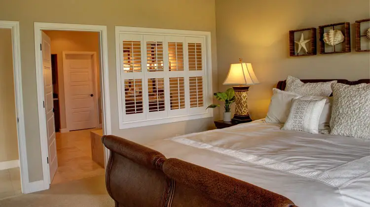 King Island Style Bedroom with white color