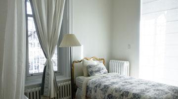 How to Decorate A White Bedroom