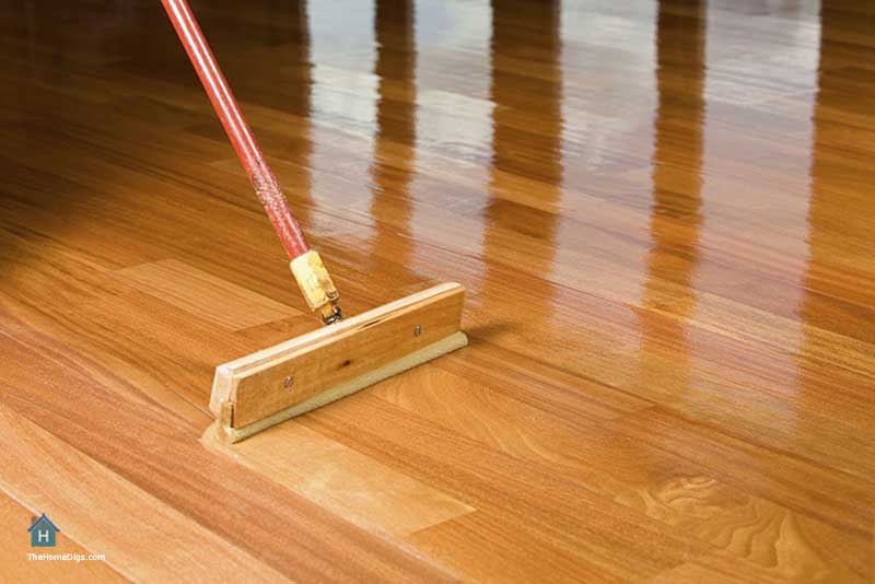 Applying Oil Based Polyurethane on Wood Floors with t-bar applicator