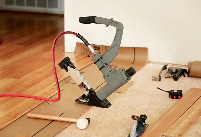Pneumatic Nailer-and-tools-for-floor-installation