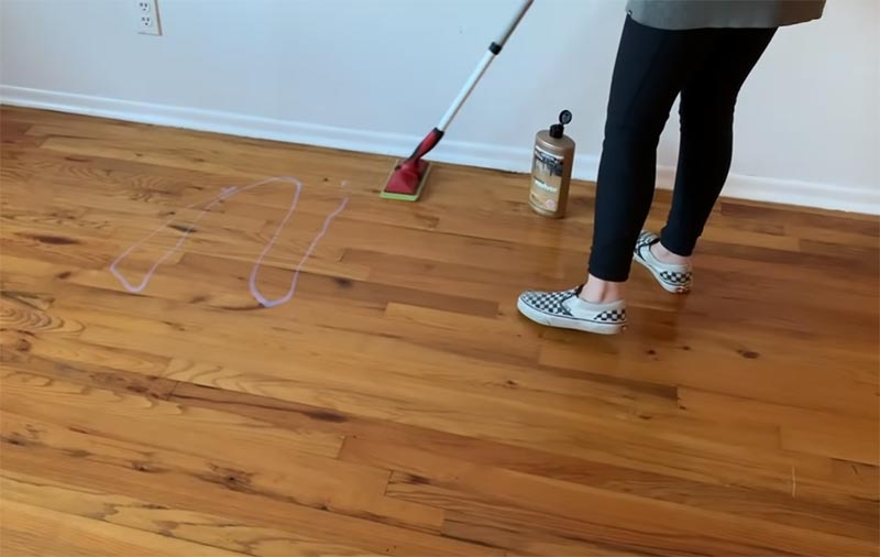 Refinishing-old-wood-floors-with-floor-restorer