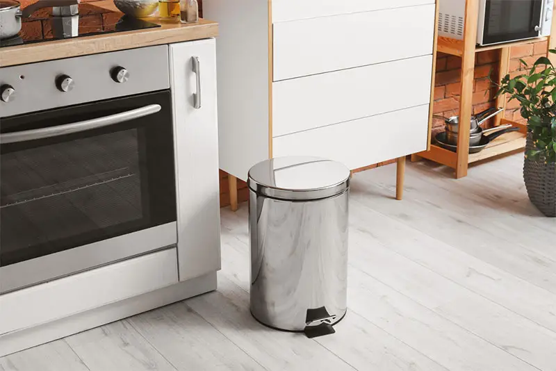 Satandard-Size-Steel-Trash-Bin-in-Modern-Kitchen